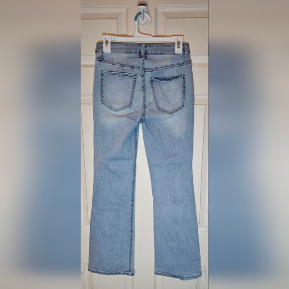 No Boundaries High Rise Cropped Flare Jeans Light Wash - Size 8 - Picture 2 of 3